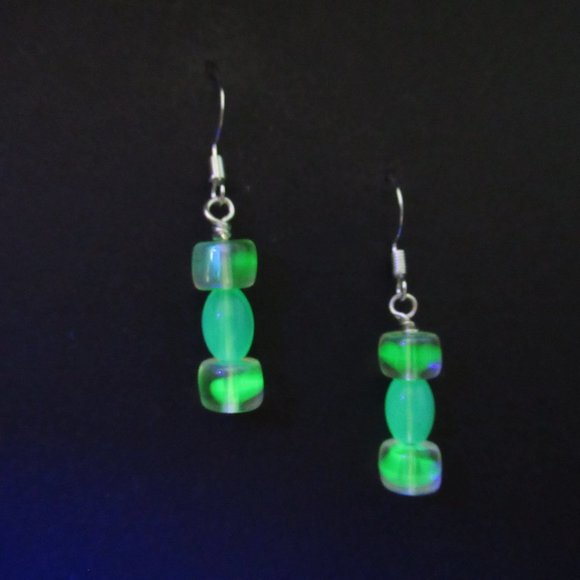Uranium glass bead earrings - Picture 13 of 14